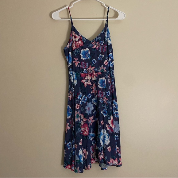 Floral V-Neck Sundress - Picture 2 of 11